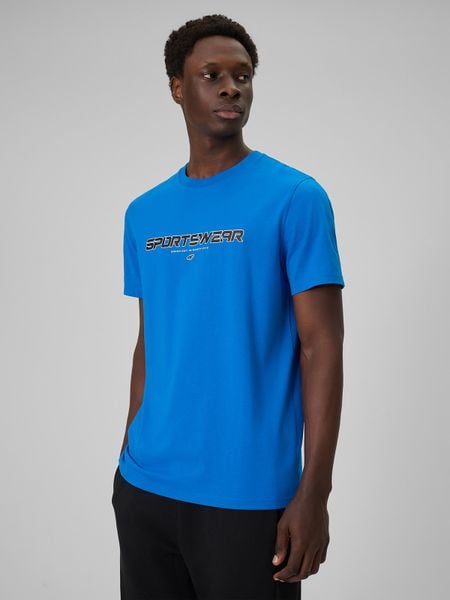 4F T-shirt regular z nadrukiem męski - niebieski M. Niebieskie t-shirty męskie 4f, m, bez wzorów, z bawełny, bez kołnierzyka. W wyprzedaży za 59.99 zł.
