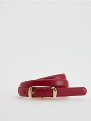 Wąski pasek z klamrą - czerwony. Czerwone paski damskie Reserved, bez wzorów. Za 59.99 zł.