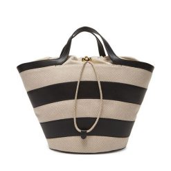 Torebka Furla. Czarne torebki do ręki damskie Furla, bez wzorów, klasyczne, bez dodatków. Za 1,059.00 zł.