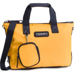 Torebka TOMMY HILFIGER - Varsity Nylon Small Tote AW0AW06123 728. Torebki do ręki damskie marki Tommy Hilfiger. Za 449.00 zł.