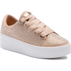 Sneakersy GUESS - Townie FL6TOW ESU12 BLUSH. Czerwone półbuty damskie Guess, z aplikacjami, z materiału, bez obcasa, bez zapięcia. W wyprzedaży za 319.00 zł.