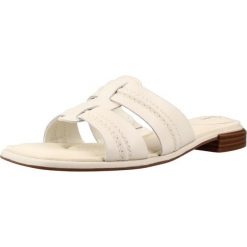 Sandały CLARKS ARIANY MULE Biały. Białe sandały damskie Clarks, bez wzorów, ze skóry, bez obcasa, bez zapięcia. Za 215.99 zł.