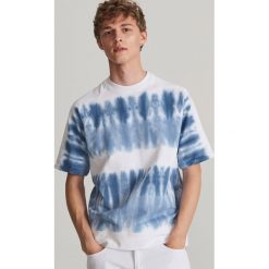 Bluza z krótkim rękawem tie-dye - Granatowy. Bluzy męskie Reserved. Za 99.99 zł.