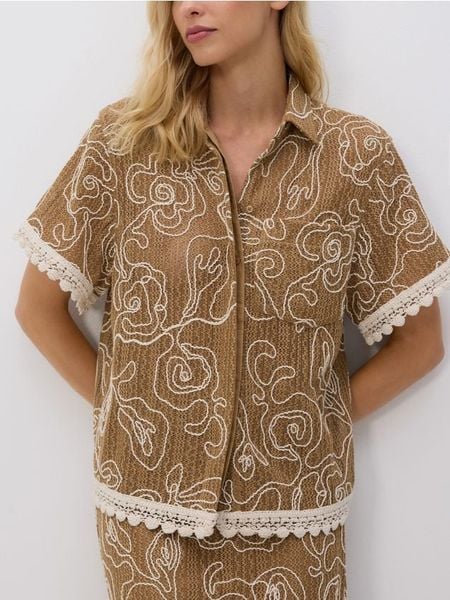 Koszula ze strukturalnej dzianiny - beżowy. Brązowe koszule damskie Reserved, l, bez wzorów, z bawełny, bez kołnierzyka, bez ramiączek. W wyprzedaży za 49.99 zł.