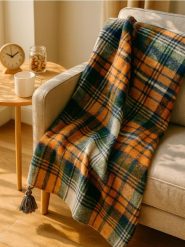 Koc w kratkę - pomarańczowy. Brązowe kocyki dla dzieci Sinsay. Za 69.99 zł.