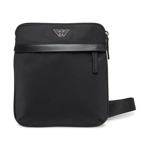 Saszetka Emporio Armani. Czarne saszetki męskie Emporio Armani, młodzieżowe, małe. Za 579.99 zł.