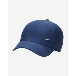 Czapka z daszkiem Nike Dri-Fit Club Unstructured Metal Swoosh. Niebieskie czapki i kapelusze męskie Nike, bez wzorów, sportowe. Za 96.99 zł.
