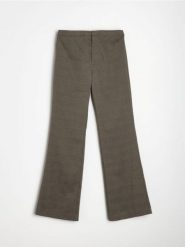 Spodnie flare w kratę z domieszką wiskozy - wielobarwny. Spodnie materiałowe damskie Sinsay, l, bez wzorów, z wiskozy. Za 49.99 zł.