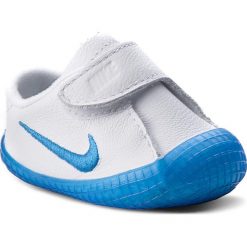 Buty NIKE - Waffle 1 (CBV) 705372 101 White/Photo Blue. Białe półbuty chłopięce Nike, bez wzorów, z materiału, bez zapięcia. Za 129.00 zł.