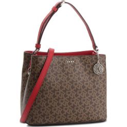 Torebka DKNY - Bryant Bucket R83JJ619 Mocha Logo Rog 243. Torebki do ręki damskie marki DKNY. W wyprzedaży za 499.00 zł.