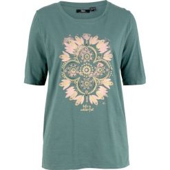 Shirt z nadrukiem, okrągły dekolt bonprix zielony eukaliptusowy z nadrukiem. Bluzki damskie marki bonprix. Za 34.99 zł.