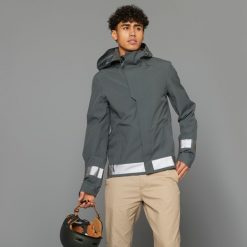 Kurtka przeciwdeszczowa na rower miejski męska Btwin 540 odblaskowa. Zielone buty sportowe męskie B'TWIN, m, bez wzorów, z materiału, sportowe, bez kaptura. Za 319.99 zł.