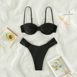 Strój kąpielowy bikini z regulowanym stanikiem i trójkątnymi figami Aleah. Zielone bikini damskie Intica, l, bez wzorów. W wyprzedaży za 139.00 zł.