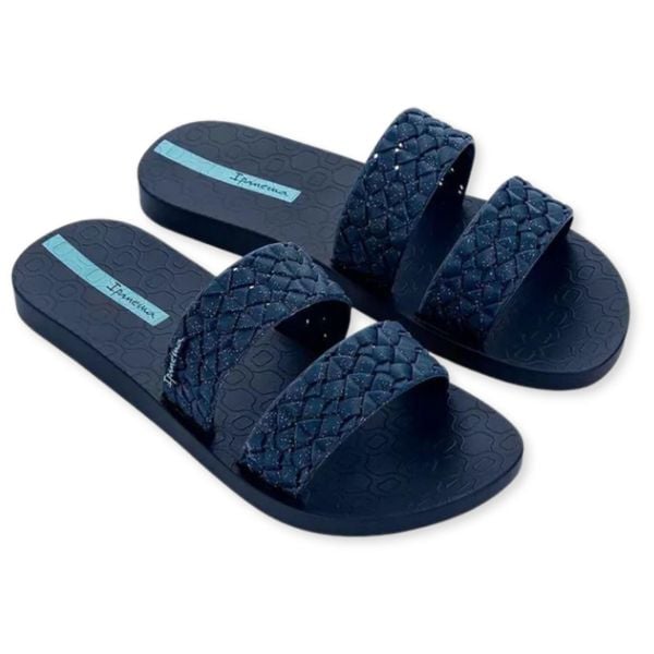 Klapki basenowe damskie Ipanema Renda II. Niebieskie klapki damskie Ipanema, bez wzorów, z jeansu, eleganckie, bez obcasa. Za 82.00 zł.