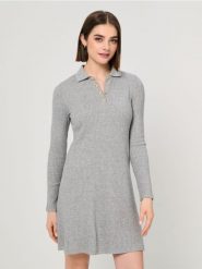Sukienka z kołnierzykiem - szary. Szare sukienki damskie Sinsay, l, bez wzorów, bez kołnierzyka, bez ramiączek. W wyprzedaży za 22.99 zł.