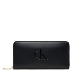 Portfel Calvin Klein. Czarne portfele damskie Calvin Klein, bez wzorów. Za 219.99 zł.
