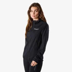 Kurtka do biegania damska Swedemount Ultra Light Running Jacket szybkoschnąca. Czarne kurtki damskie SWEDEMOUNT, bez wzorów, z tkaniny, bez kaptura, do biegania. Za 329.99 zł.