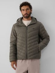 4F Kurtka z wypełnieniem syntetycznym męska - khaki L. Brązowe kurtki męskie 4f, l, bez wzorów, z materiału, klasyczne, z kapturem. Za 269.99 zł.