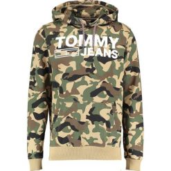 Tommy Jeans Bluza z kapturem camo print. Bluzy męskie marki Tommy Jeans. W wyprzedaży za 356.30 zł.