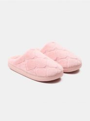 Pluszowe kapcie z pikowaniem i motywem kokard - różowy. Czerwone kapcie damskie Sinsay, bez wzorów. Za 25.99 zł.