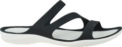 Crocs Klapki damskie Swiftwater Sandals czarne r. 38/39 (203998-066). Czarne klapki damskie Crocs, bez wzorów, sportowe, bez obcasa. Za 157.33 zł.