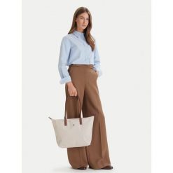 Torebka Tommy Hilfiger. Torebki do ręki damskie Tommy Hilfiger, bez wzorów, bez dodatków. Za 409.99 zł.