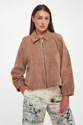 Kurtka damska zamszowa Zuppa WEEKEND MAX MARA. Kurtki damskie Weekend Max Mara, bez wzorów, z zamszu, bez kaptura. Za 2,719.00 zł.
