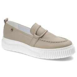 Półbuty damskie Nessi, gładka cholewka o minimalistycznym wykończeniu wsuwany fason z paskiem na podbiciu lekka podeszwa, beżowe, 22159. Brązowe półbuty damskie Nessi, bez wzorów, ze skóry, biznesowe, bez obcasa, bez zapięcia. Za 269.00 zł.