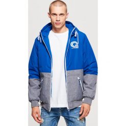Sportowa kurtka z kapturem - Niebieski. Niebieskie kurtki sportowe męskie Cropp. Za 229.99 zł.