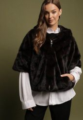 Czarna Kurtka Futerko Oversize z Kapturem i Rękawami 3/4 Idanne. Czarne kurtki damskie Born2be, m, bez wzorów, z futra, z kapturem. Za 319.99 zł.