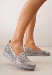 Szare Półbuty na Koturnie ze Skórzaną Wkładką i Ażurową Cholewką Arivos. Szare półbuty damskie Born2be, w ażurowe wzory, z jeansu, eleganckie, bez obcasa, na koturnie, bez zapięcia. Za 149.99 zł.