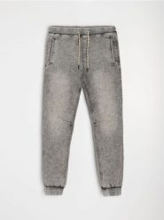 Jeansy jogger - szary. Szare jeansy męskie Sinsay. Za 59.99 zł.