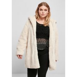 Damska kurtka z kapturem Urban Classics teddy coat (grandes tailles). Białe kurtki damskie Urban Classics, na zimę, bez wzorów, z kapturem. Za 380.00 zł.