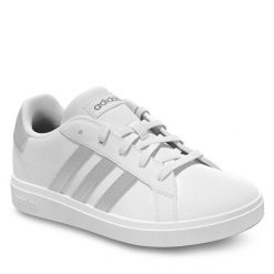 Sneakersy adidas. Białe półbuty dziewczęce Adidas, bez wzorów, bez zapięcia. Za 149.99 zł.