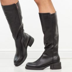 Czarne skórzane kozaki damskie Vinceza 67054. Czarne kozaki damskie VINCEZA, z dzianiny, z okrągłym noskiem, bez obcasa, na obcasie. Za 399.00 zł.