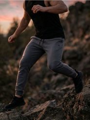 Spodnie tapered fit - szary. Szare spodnie materiałowe męskie Sinsay, l, bez wzorów. Za 59.99 zł.