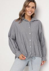 Ciemnoszara Bawełniana Koszula Oversize w Paski ze Ściągaczem Elineola. Szare bluzki damskie Born2be, uniwersalny, bez wzorów, z bawełny, eleganckie, bez kołnierzyka, bez ramiączek. Za 129.99 zł.