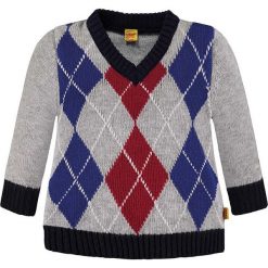 Sweter w kolorze szaro-czerwono-niebieskim. Swetry dla chłopców marki Reserved. W wyprzedaży za 129.95 zł.