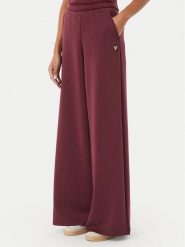 Guess Spodnie dresowe V4YB07 KCAY2 Bordowy Relaxed Fit. Czerwone spodnie dresowe damskie Guess, xxl, z aplikacjami, z dresówki. Za 394.99 zł.
