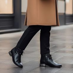 Botki damskie Armodo, ocieplane futerkiem zapinane na suwak i na płaskim obcasie, czarne, 1396. Czarne kozaki damskie Armodo, ze skóry, bez obcasa, na obcasie. Za 407.99 zł.