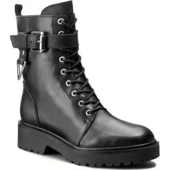 Trapery GUESS - Wallo FLWAL4 LEA10 BLACK. Kozaki damskie marki Guess. W wyprzedaży za 559.00 zł.