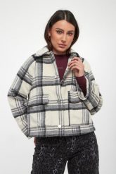 Kurtka damska bawełniana DKNY. Kurtki damskie DKNY, s, bez wzorów, z bawełny, bez kaptura. Za 849.00 zł.