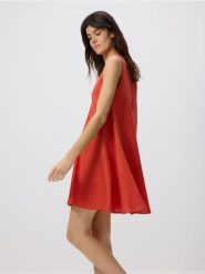 Lniana sukienka mini - pomarańczowy. Brązowe sukienki damskie Reserved, l, bez wzorów, bez kołnierzyka, bez ramiączek, mini. Za 159.99 zł.