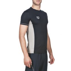 Koszulka męska Arena Team Line Tech Tee. Niebieskie koszulki sportowe męskie Arena, m, bez wzorów, z elastanu, bez kołnierzyka, bez ramiączek, na fitness i siłownię. Za 173.00 zł.
