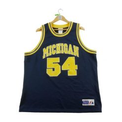 Second life - Majestic koszulka męska NCAA Michigan 54 - Stan bardzo dobry. Niebieskie koszulki sportowe męskie MAJESTIC SPORT, m, bez wzorów, z materiału, bez kołnierzyka, bez ramiączek, do koszykówki. Za 149.06 zł.