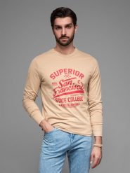 Koszulka męska z długim rękawem z nadrukiem collegowym - piaskowa V1 - Rozmiar: XL. Bluzki z długim rękawem męskie Ombre Clothing, m, bez wzorów, z bawełny, bez kołnierzyka. W wyprzedaży za 39.99 zł.
