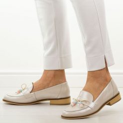 Beżowe perła skórzane Polskie mokasyny damskie Deoni D042. Brązowe mokasyny damskie Deoni, z jeansu, casualowe. Za 449.00 zł.