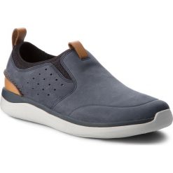 Półbuty CLARKS - Garratt Slip 261324277 Navy Nubuck. Półbuty na co dzień męskie marki Clarks. W wyprzedaży za 249.00 zł.