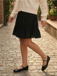 Spódnica mini z falbanką - czarny. Czarne spódnice damskie Sinsay, l, bez wzorów, mini. Za 39.99 zł.