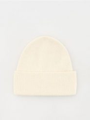Czapka beanie z wiskozą - złamana biel. Czapki i kapelusze damskie Reserved, bez wzorów, z wiskozy. W wyprzedaży za 19.99 zł.